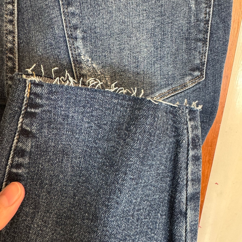Judy Blue Ankle Cropped Distressed Blue Jeans New With Tags Size 15/32 Med Blue - Picture 11 of 15